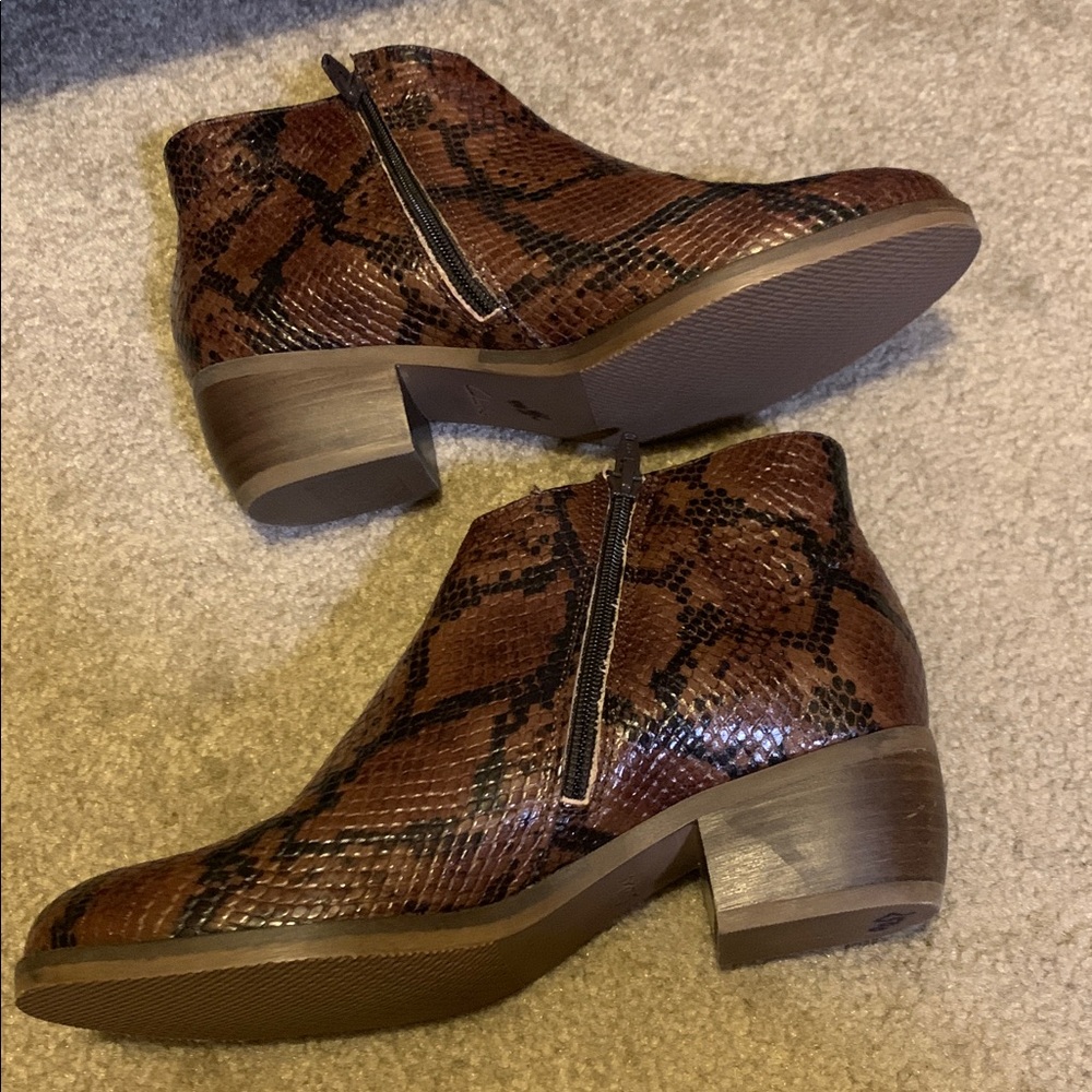 Clarks Brown Snakeskin Ankle Boots - Picture 5 of 6